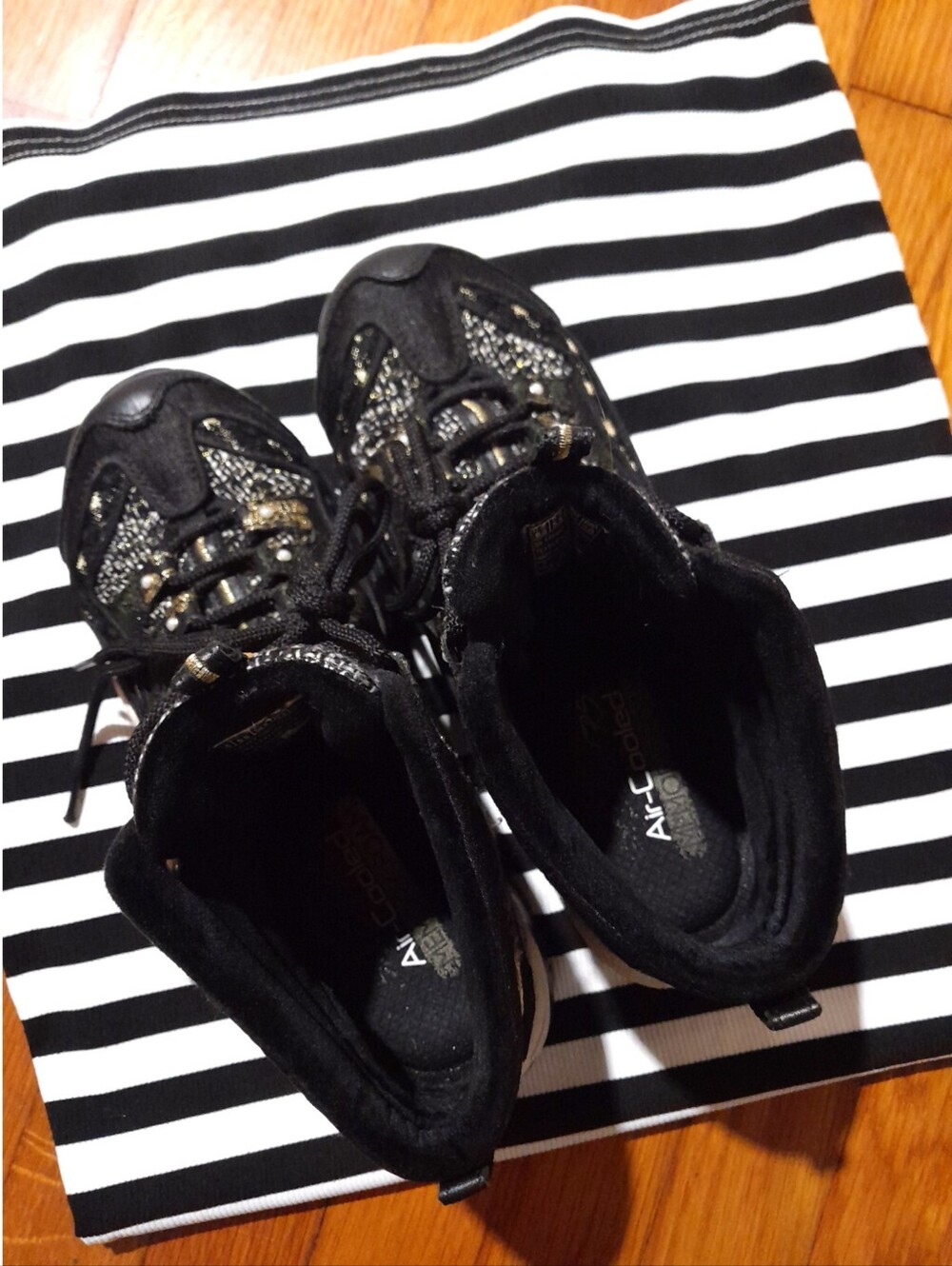 rare leather velour faux pearl Skechers Heritage ankle boots 8.5 black gold whit - Picture 11 of 13